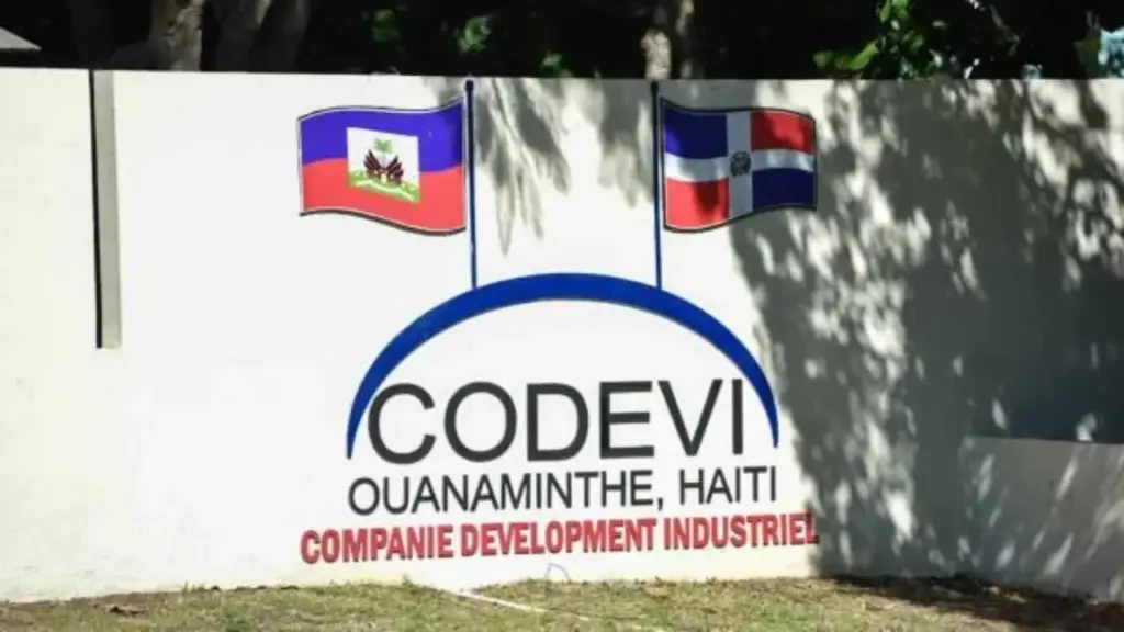 Grève au Parc CODEVI : Les ouvriers d’Ouanaminthe exigent l’annulation d’une taxe salariale de 10 % 1 Grève au Parc CODEVI