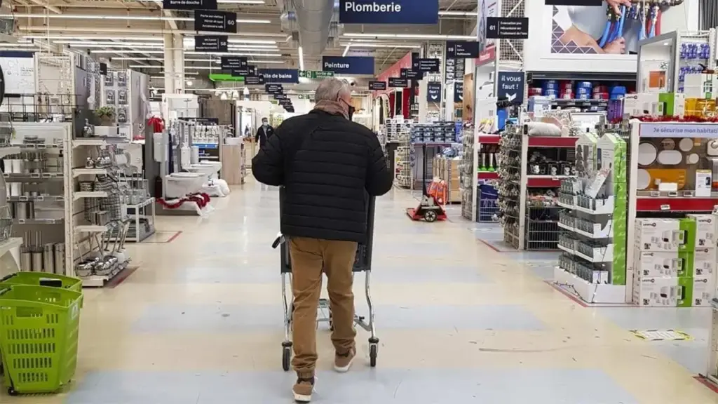 Les Fermetures De Magasins De Matériel Affectent Les Travailleurs 1 Les Fermetures De Magasins