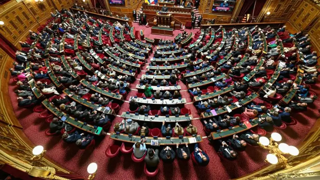 Le Gouvernement Veut Réduire La Paperasse Pour Recharger Sa Voiture Électrique À Domicile — Ce Qui Change Pour Vous 2 Pourquoi le gouvernement simplifie le